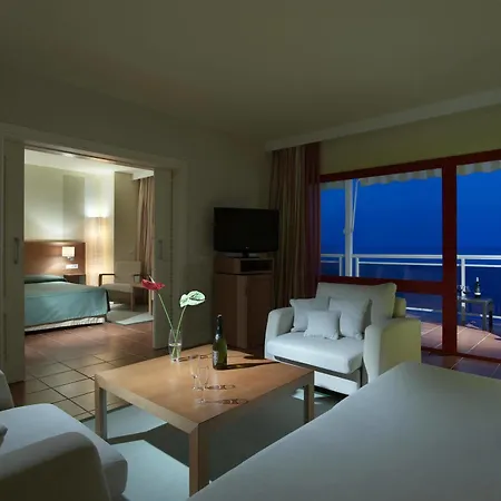 De (adults Only) Hotel 4*